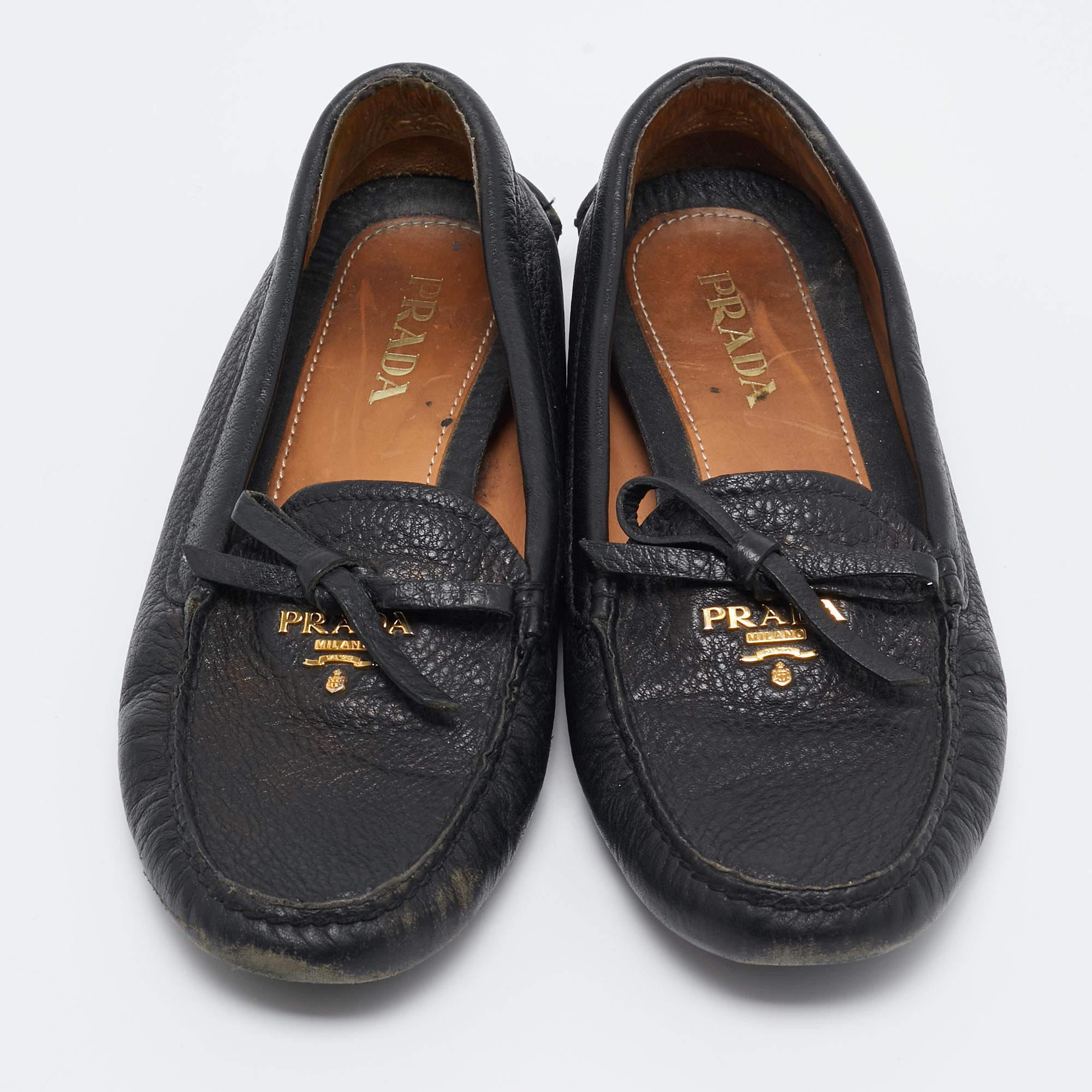 Noir Prada - Mocassins en cuir noir avec nœud Taille 35 en vente