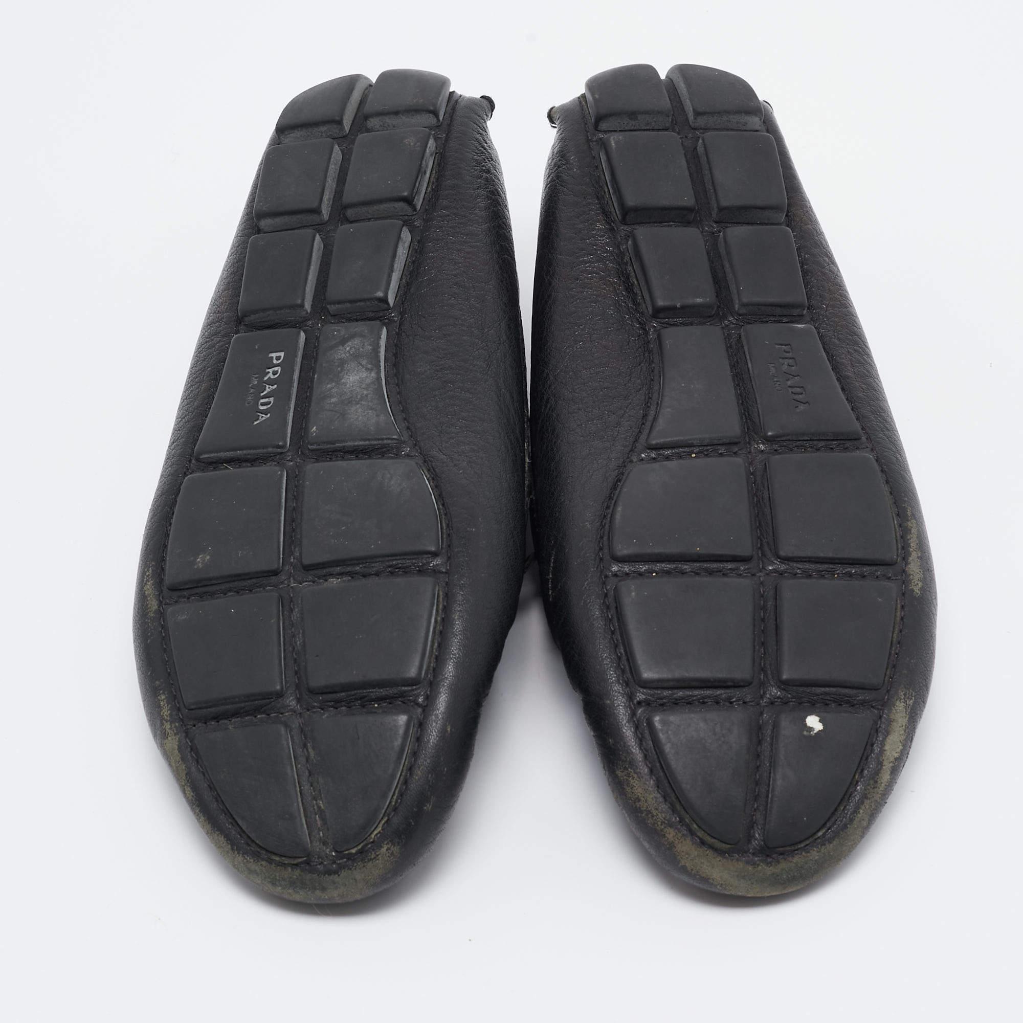 Prada - Mocassins en cuir noir avec nœud Taille 35 en vente 1
