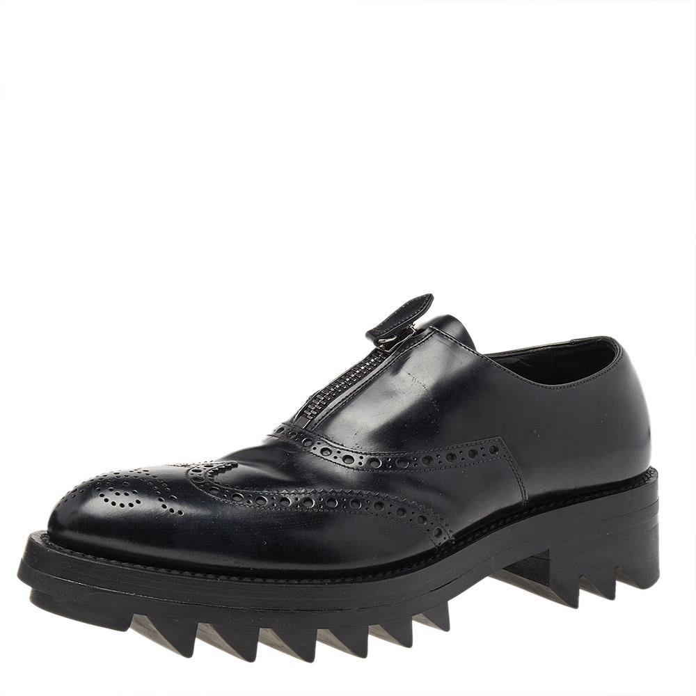Nail a stylish look with the help of these Prada oxfords. Created in a chunky-style design, the shoes are sewn carefully using brogue leather and secured with a zipper on the uppers. Finely-constructed platforms complete the fashionable pair.

