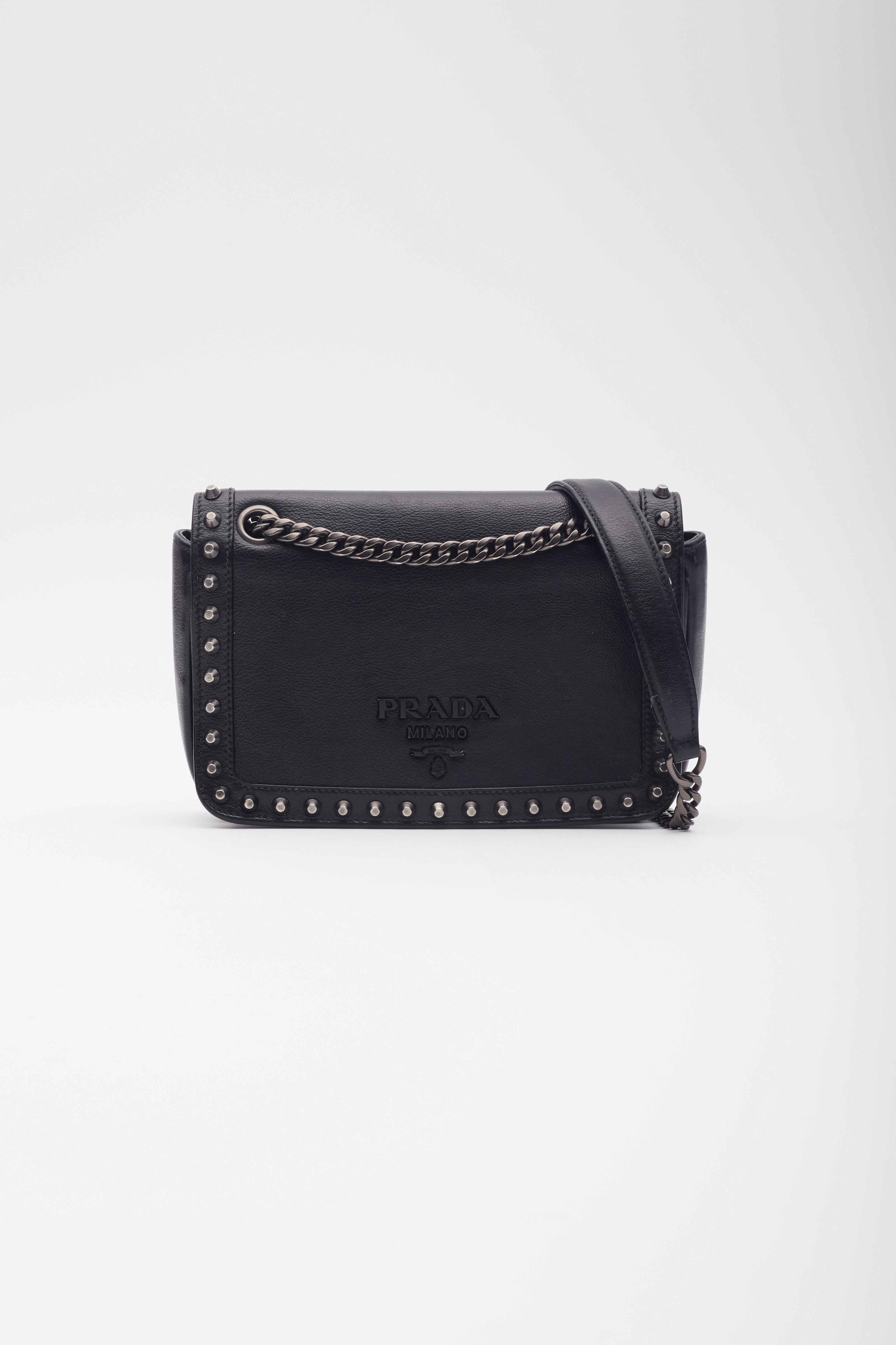 bolso prada tachuelas