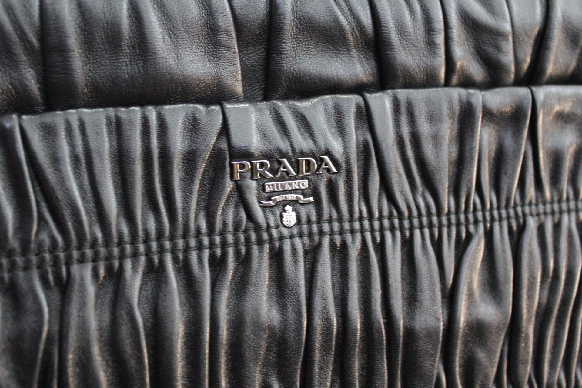 Prada Black Leather Clutch Bag In Excellent Condition In Torre Del Greco, IT