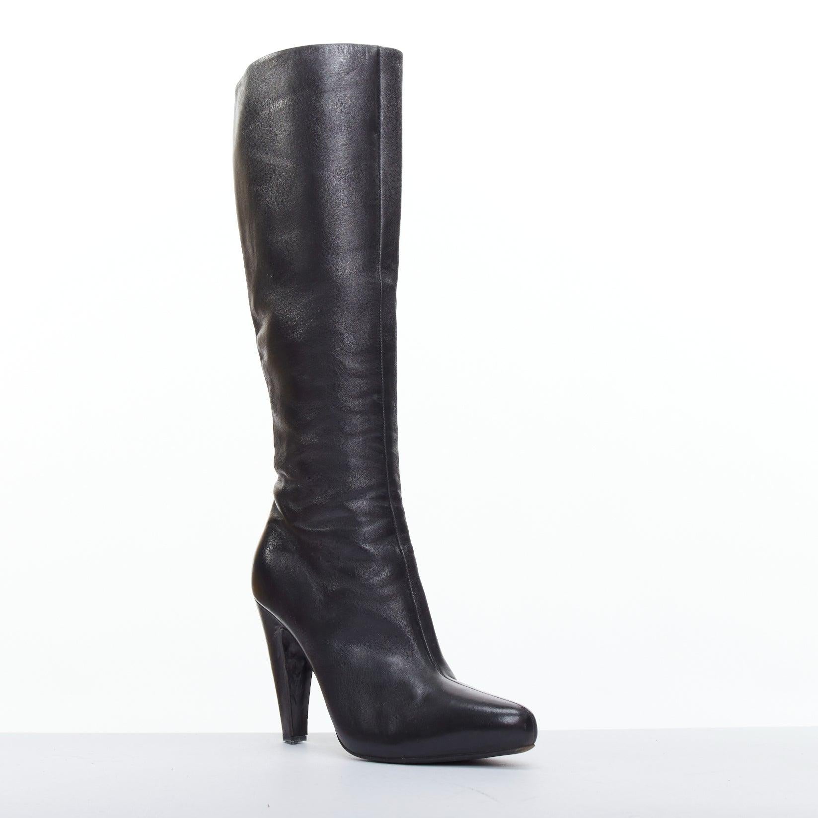 PRADA - Bottes hautes pour mollets en cuir noir à talon conique EU39
Référence : PYCN/A00144
Marque : Prada
Designer : Miuccia Prada
MATERIAL : Cuir
Couleur : Noir
Motif : Solide
Fermeture : Zip
Doublure : Cuir noir
Détails supplémentaires :