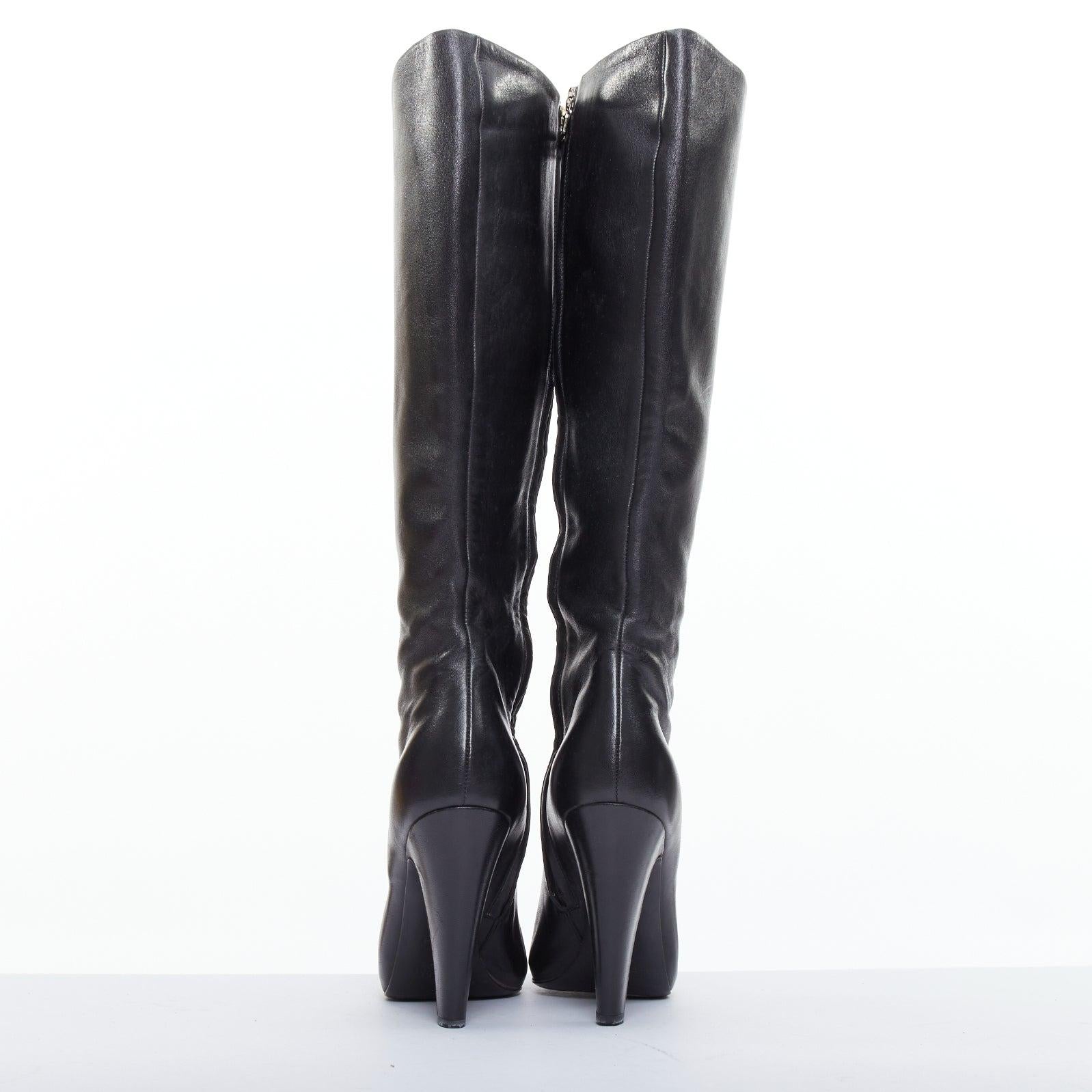 PRADA - Bottes hautes pour mollets en cuir noir à talon conique EU39 Pour femmes en vente