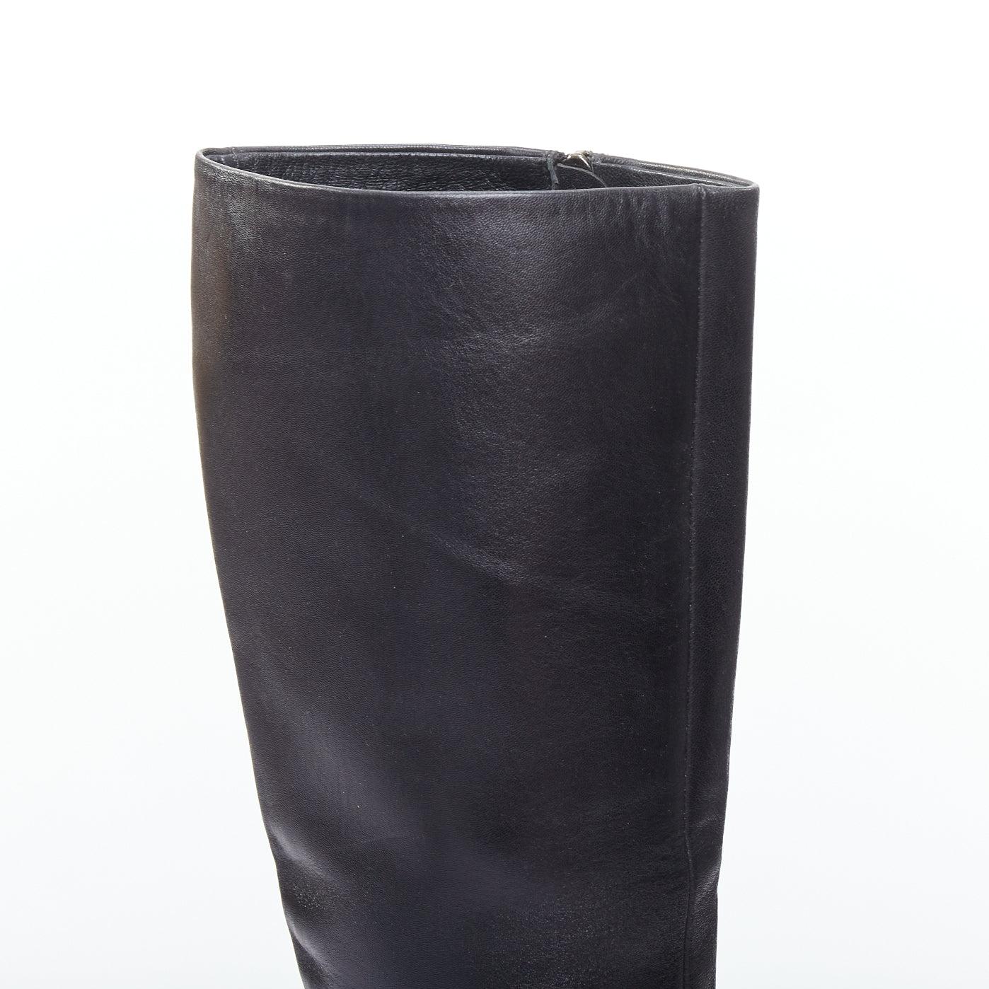 PRADA - Bottes hautes pour mollets en cuir noir à talon conique EU39 en vente 2