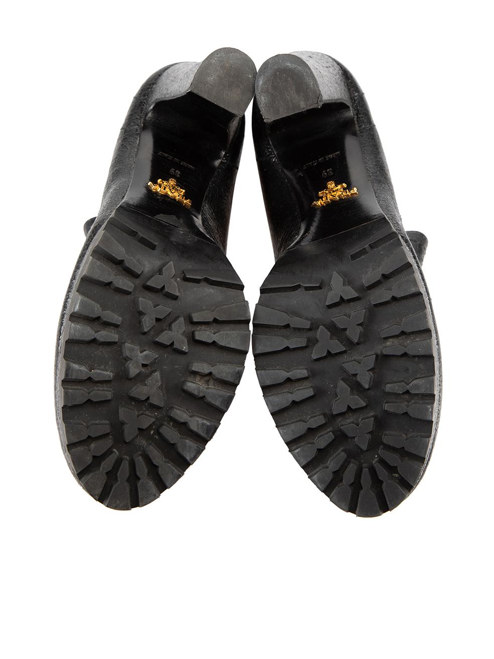 Women's Prada Black Leather Craquelure Mary-Jane Heels Size IT 39 For Sale