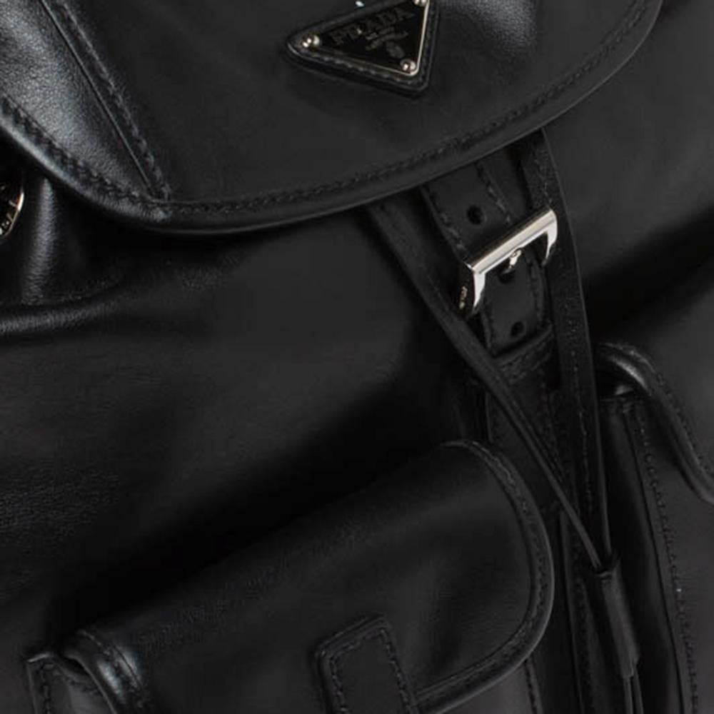 Prada Black Leather Double Pocket Shoulder Bag In Good Condition In Dubai, Al Qouz 2