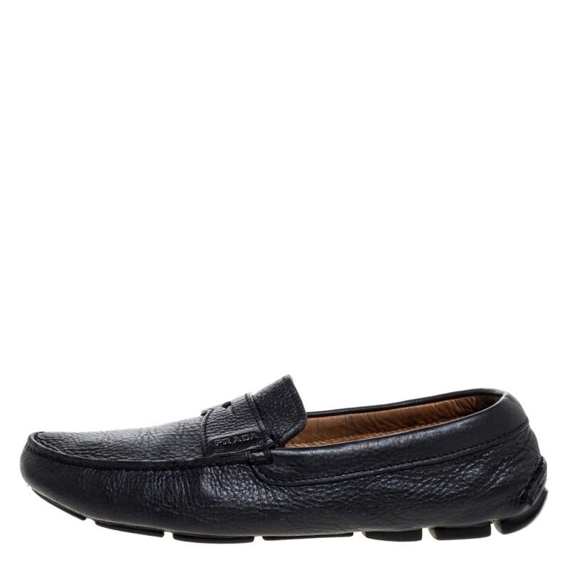 Sleek and luxe, these loafers by Prada will enhance your outfits by giving them a touch of luxury. Meticulously crafted from leather, they carry fine stitching touches and penny keeper straps. The pair is complete with sturdy soles.

