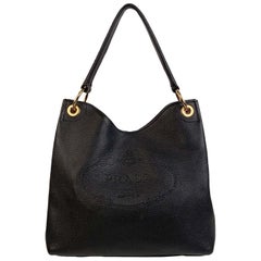 Prada Tote Hobo-Tasche aus schwarzem Leder mit geprägtem Logo 1BC051