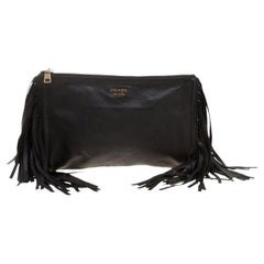 Prada - Pochette à franges en cuir noir