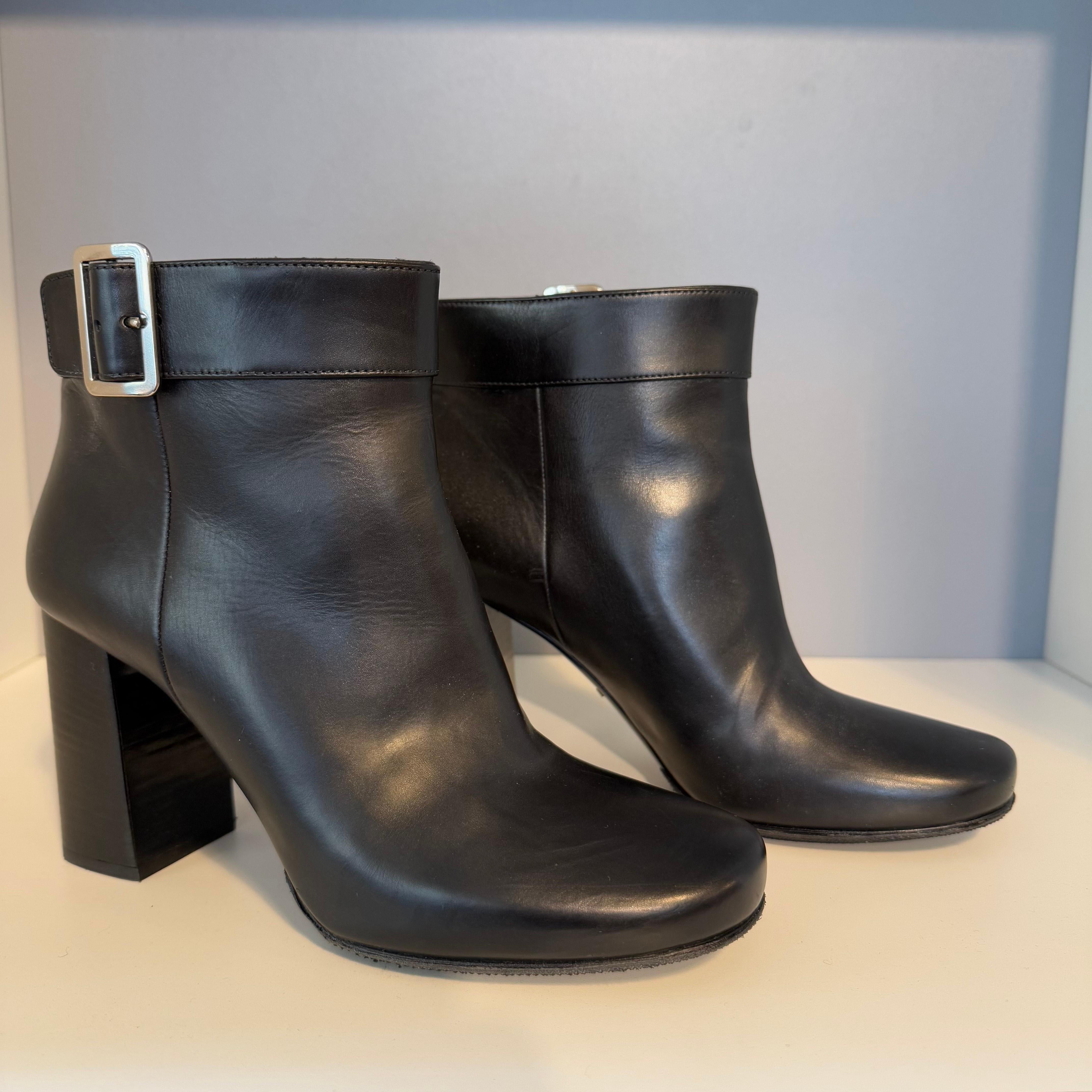 Beautiful Prada half boots
Leather
Black color
Metal buckle
Heel height cm 8,5 (3,34 inches)
Box and dustbag
Worldwide fast shipping included in the price