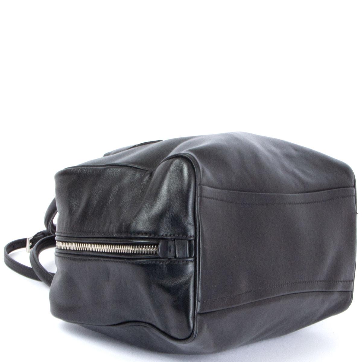 PRADA black leather INSIDE MEDIUM Shoulder Bag In Excellent Condition In Zürich, CH