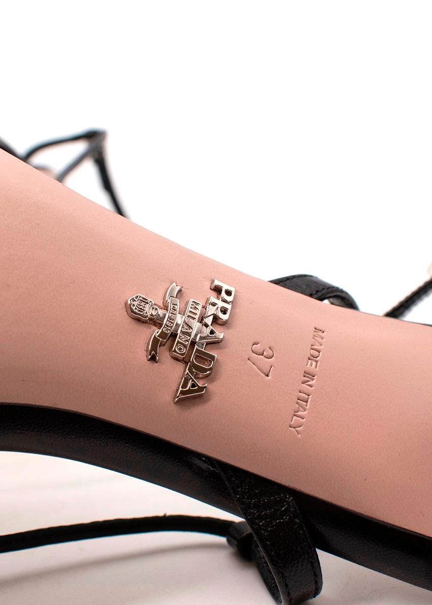 Prada Schwarze gestreifte Riemchensandalen mit Slingback-Absatz aus Leder 5