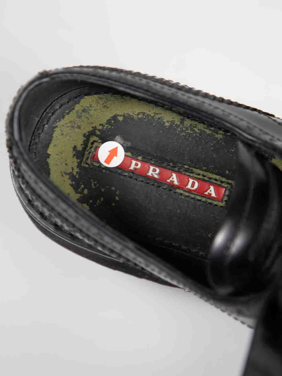 Prada - Chaussures à lacets en cuir noir - Taille IT 38 en vente 1
