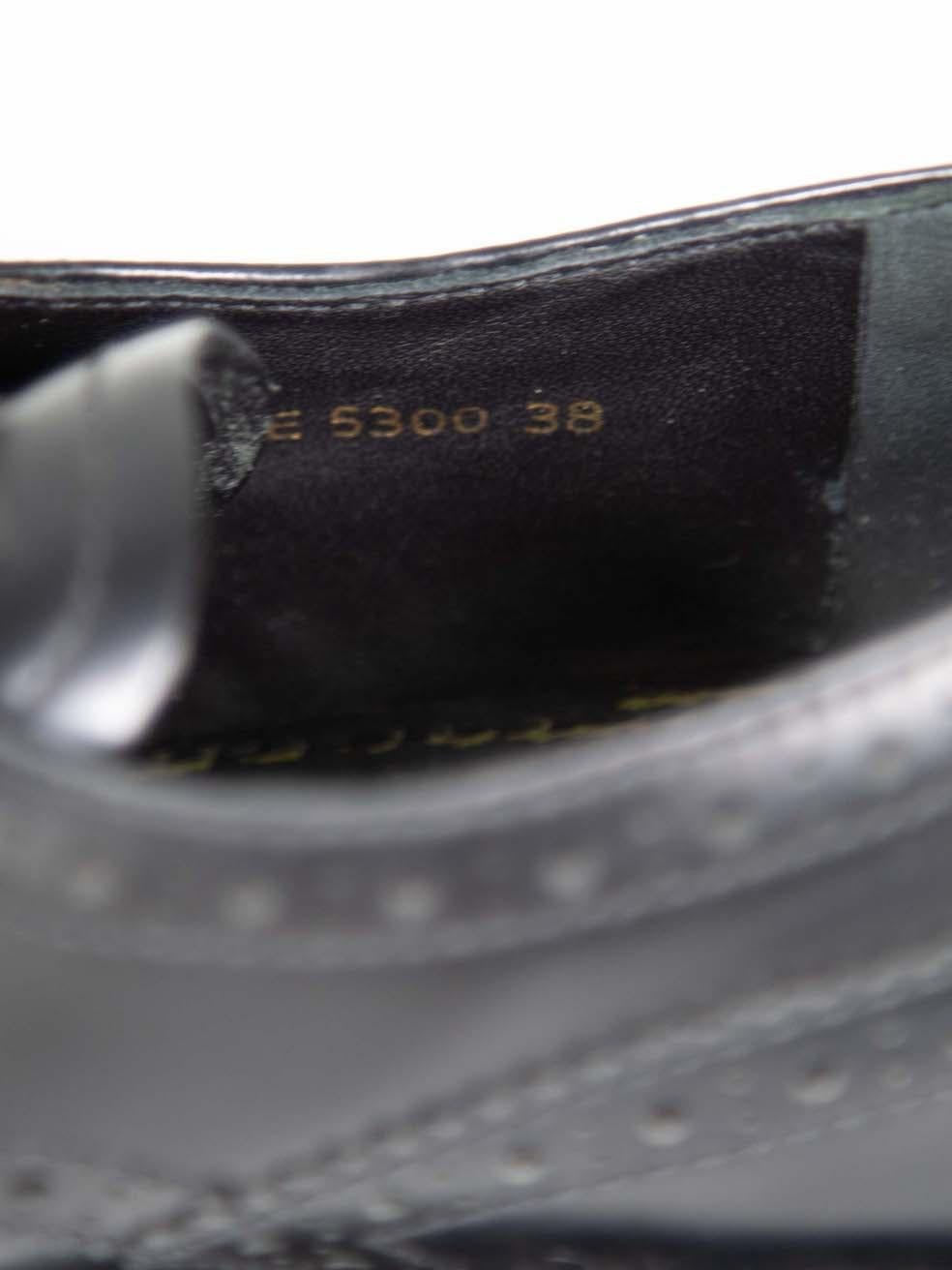Prada - Chaussures à lacets en cuir noir - Taille IT 38 en vente 4