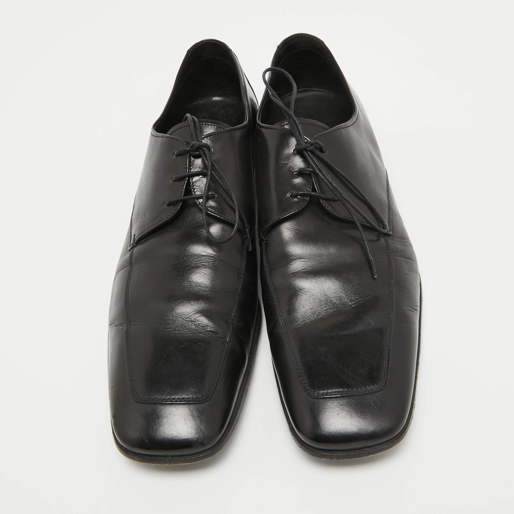 Nero Prada Derby in pelle nera con lacci taglia 43 in vendita