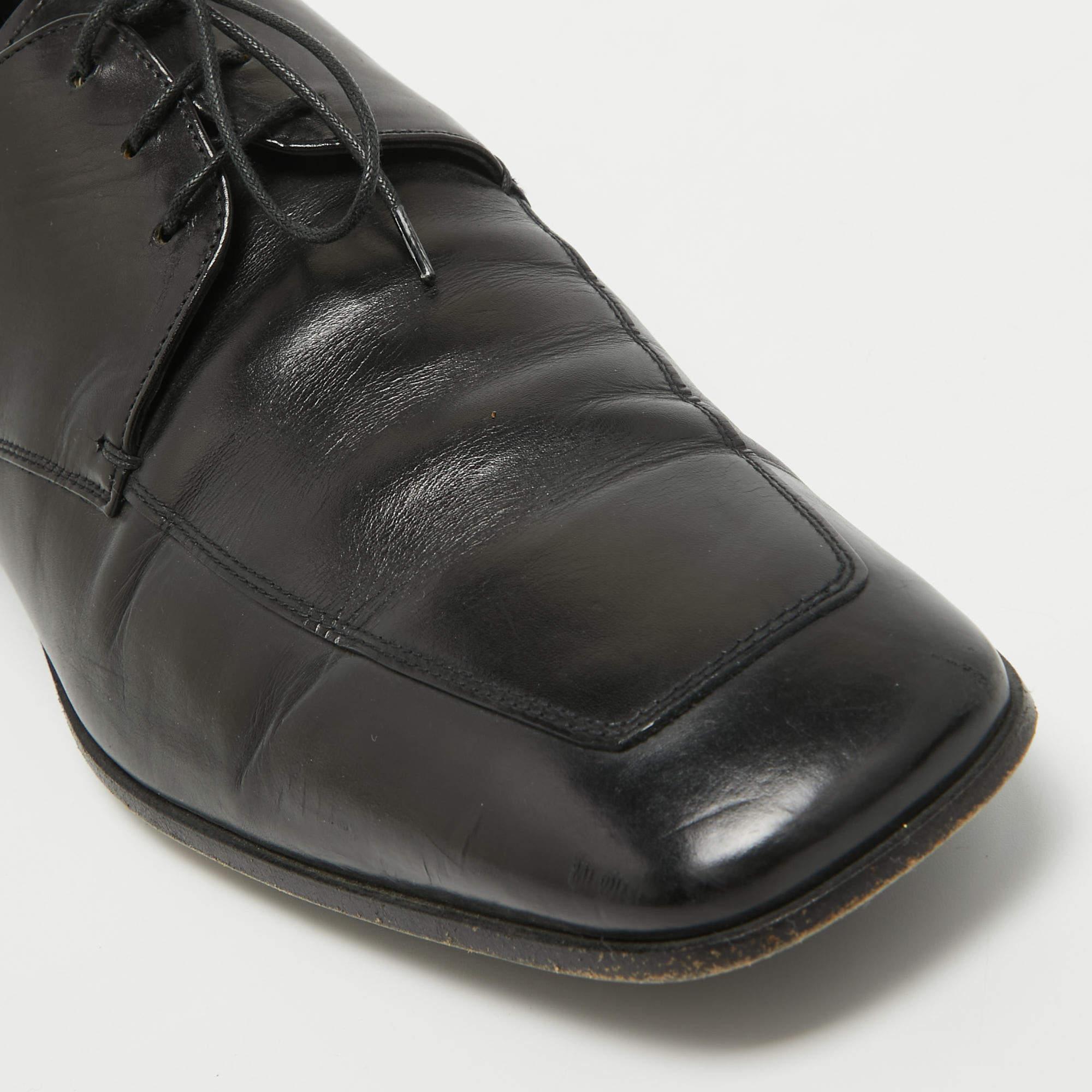 Prada Derby in pelle nera con lacci taglia 43 in vendita 2