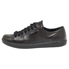 Prada, scarpe da ginnastica allacciate in pelle nera, misura 38.5