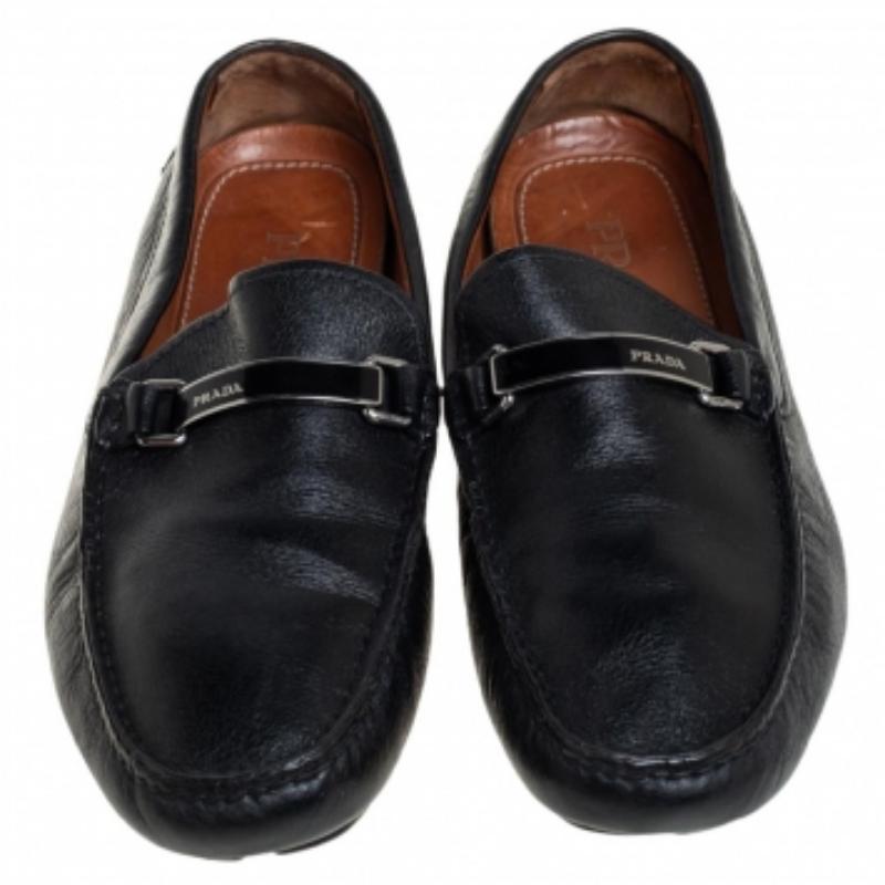 Prada Black Leather Logo Embellished Loafers Size 41 In Fair Condition For Sale In Dubai, Al Qouz 2