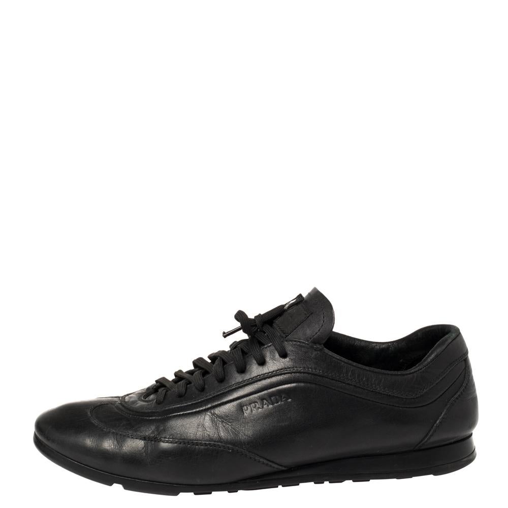 Fall in love with casual wear every time you step out in these sneakers from Prada. They've been crafted from black leather and are styled with laces on the vamps along with the brand logo on the sides. The sneakers are filled with comfort and