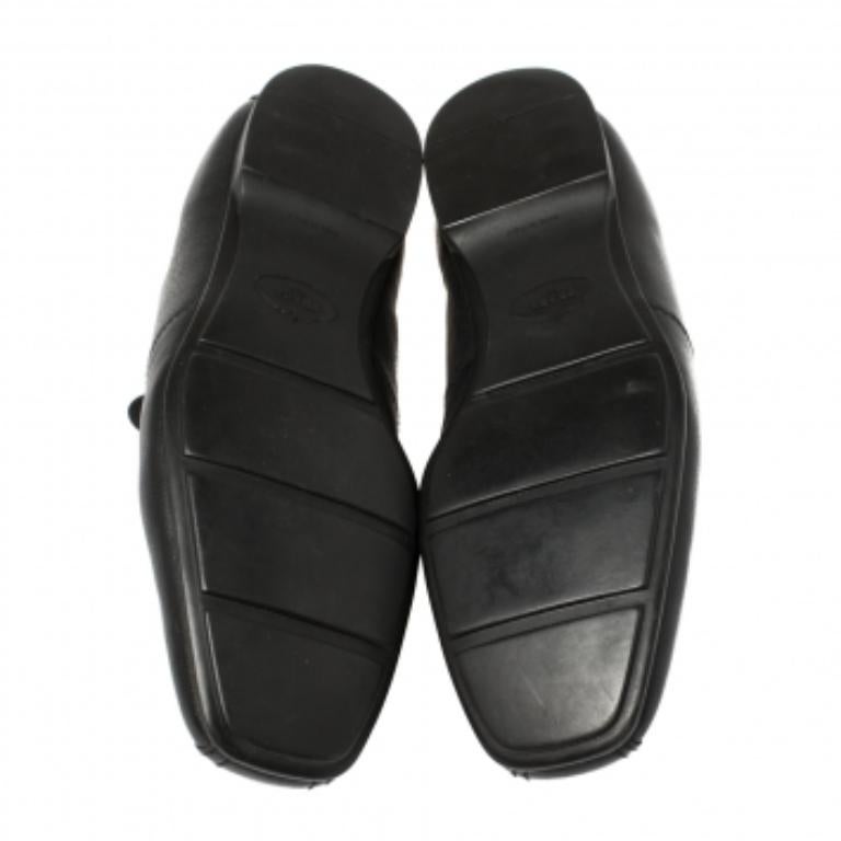 Prada Black Leather Low Top Sneakers Size 42 In Fair Condition For Sale In Dubai, Al Qouz 2