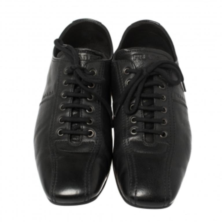 Men's Prada Black Leather Low Top Sneakers Size 42 For Sale