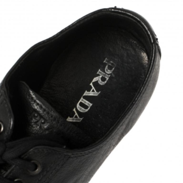 Prada Black Leather Low Top Sneakers Size 42 For Sale 3