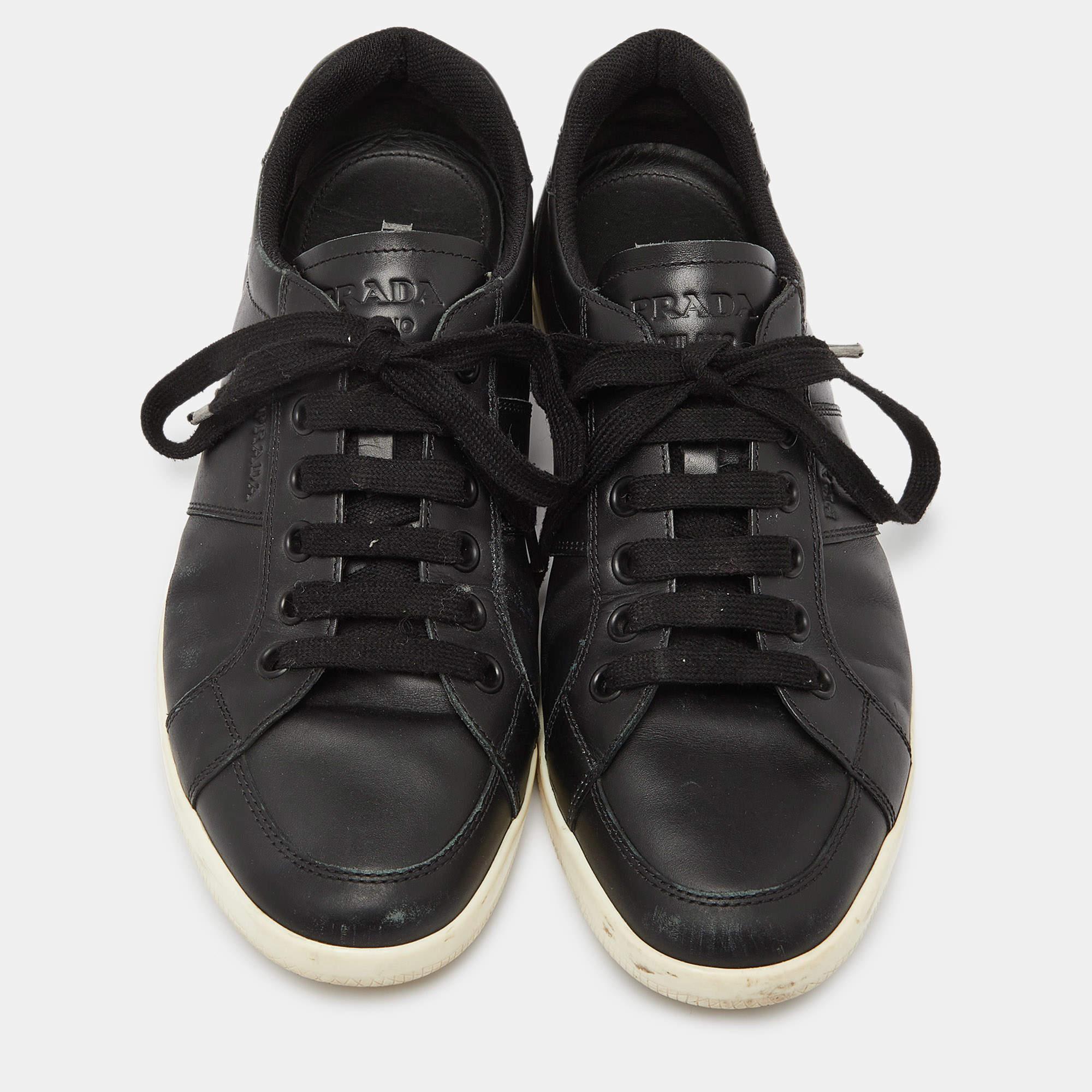 Prada Black Leather Low Top Sneakers Size 43 In Good Condition In Dubai, Al Qouz 2