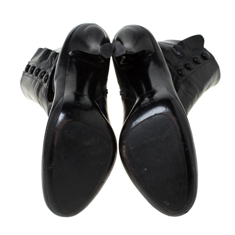 Prada Black Leather Mary Jane Ankle Boots Size 37 In Good Condition For Sale In Dubai, Al Qouz 2