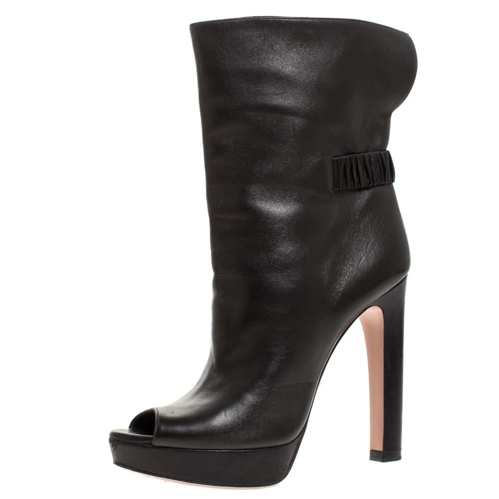 Enjoy the most fashionable days with these stylish ankle boots from Prada. Modern in design and craftsmanship, they are crafted from leather and designed with elastic straps, peep toes and high platforms. They are finished with 12 cm heels.

