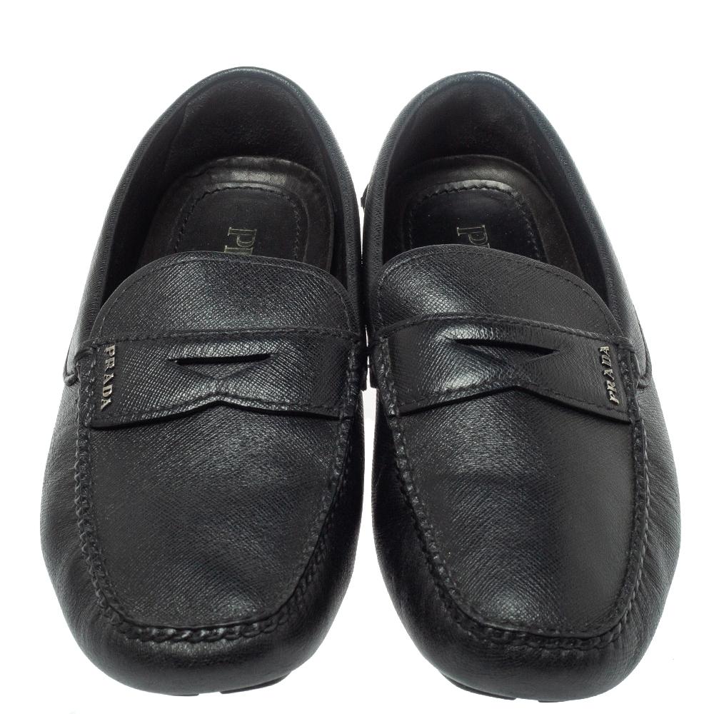 Prada Black Leather Penny Slip On Loafers Size 40 In Good Condition For Sale In Dubai, Al Qouz 2