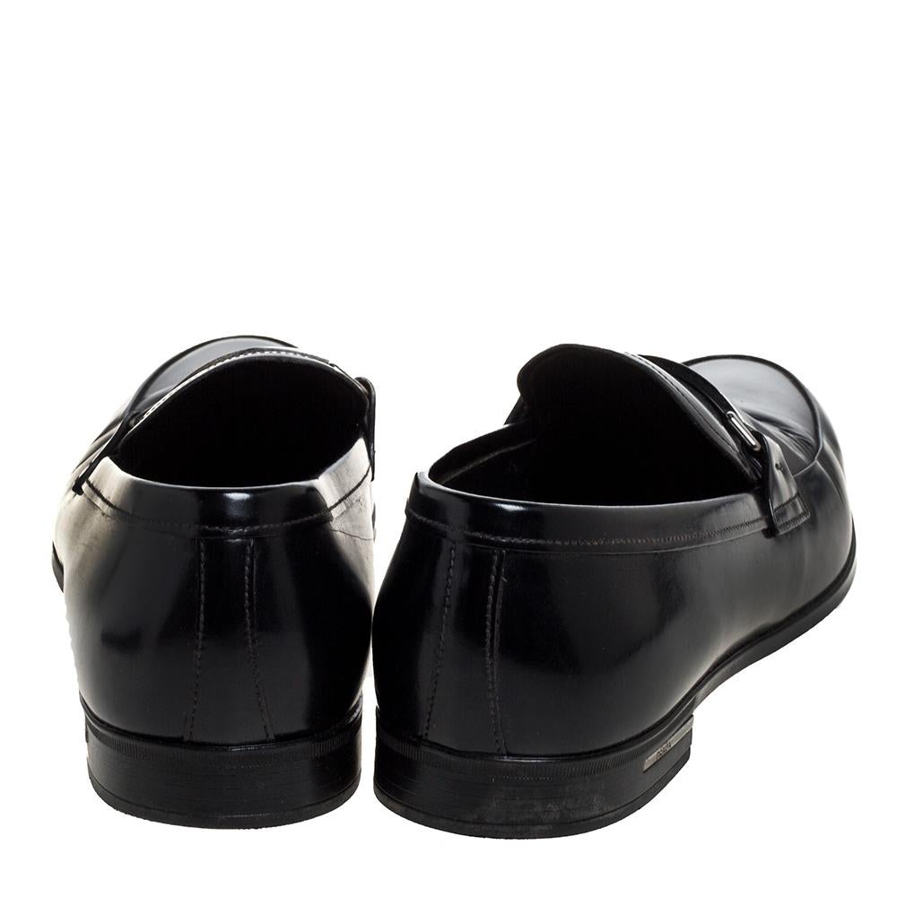 Mocasines Prada Negro Cuero Placa Bit Logo Talla 40 en Bastante bueno Estado en Dubai, Al Qouz 2