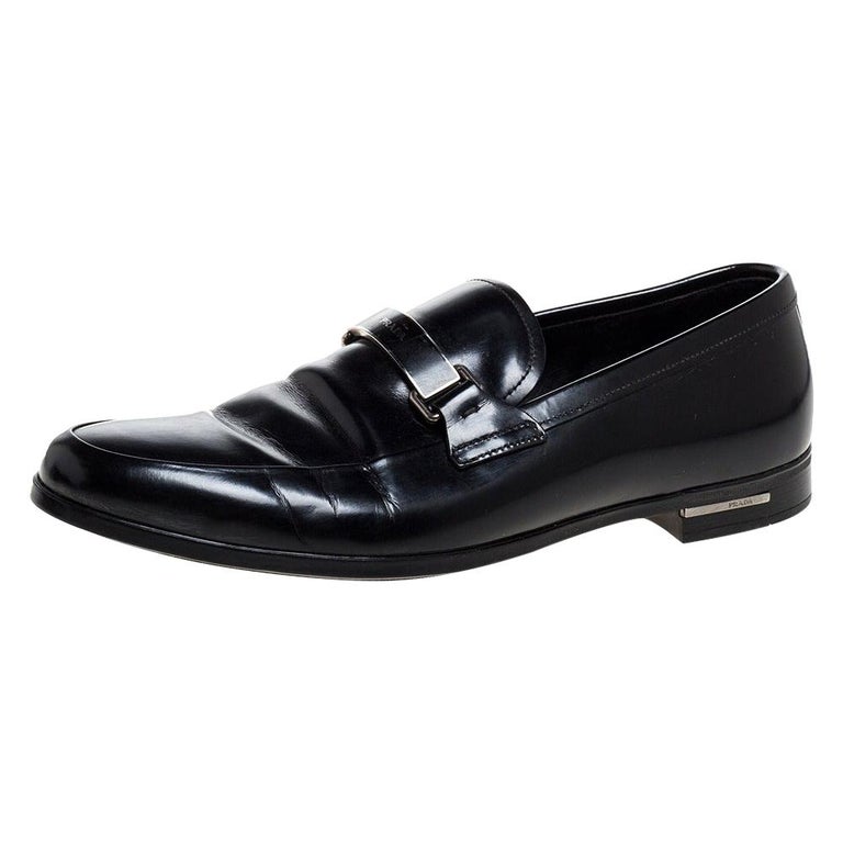 Egen lindring Goneryl Prada Black Leather Plate Bit Logo Loafers Size 40 For Sale at 1stDibs |  prada bit