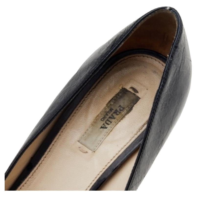 De las mujeres Bombas de plataforma de cuero negro Prada talla 39.5 en venta