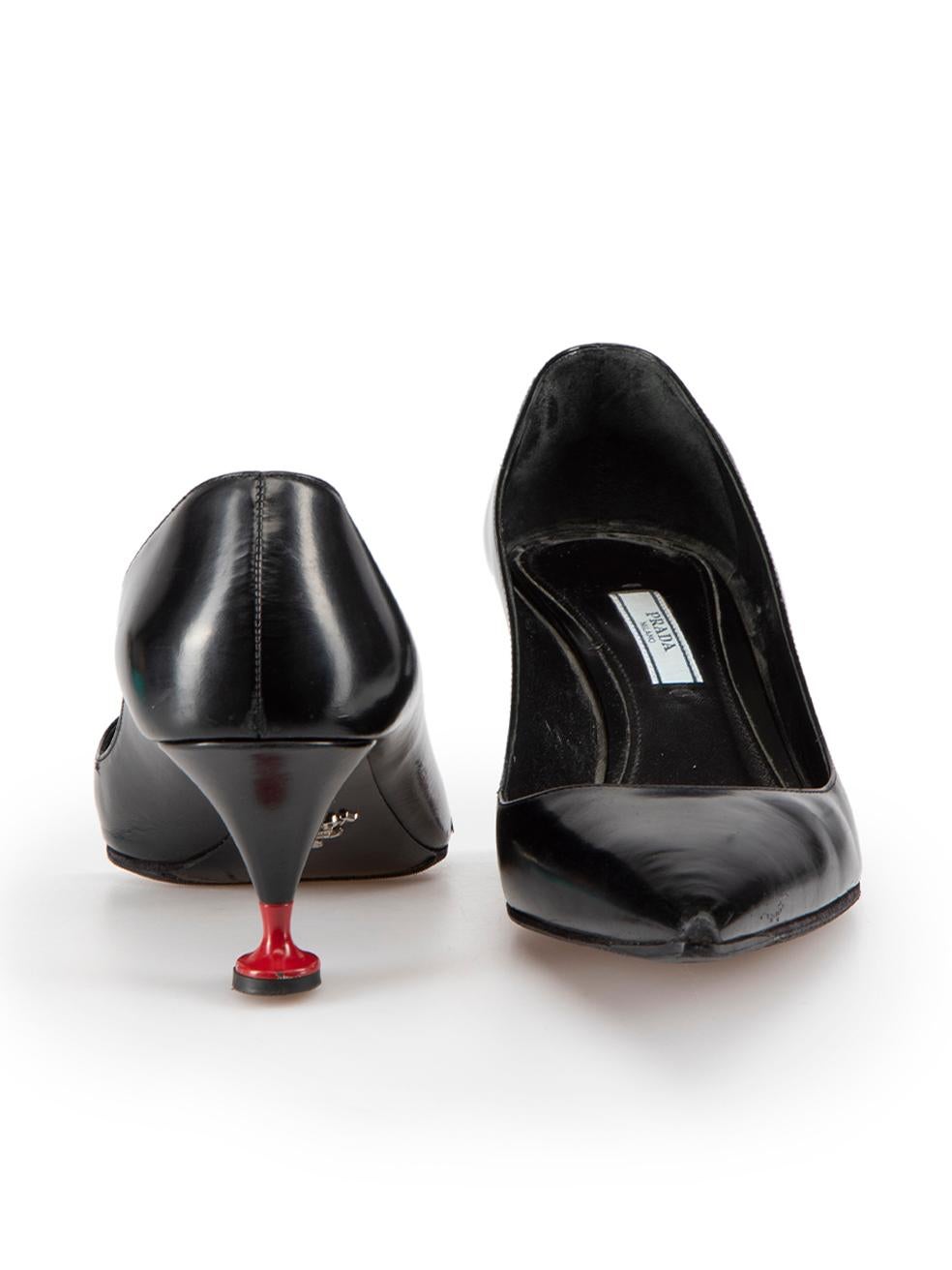 Prada Black Leather Point Toe Court Shoes Size IT 40.5 In Good Condition For Sale In London, GB