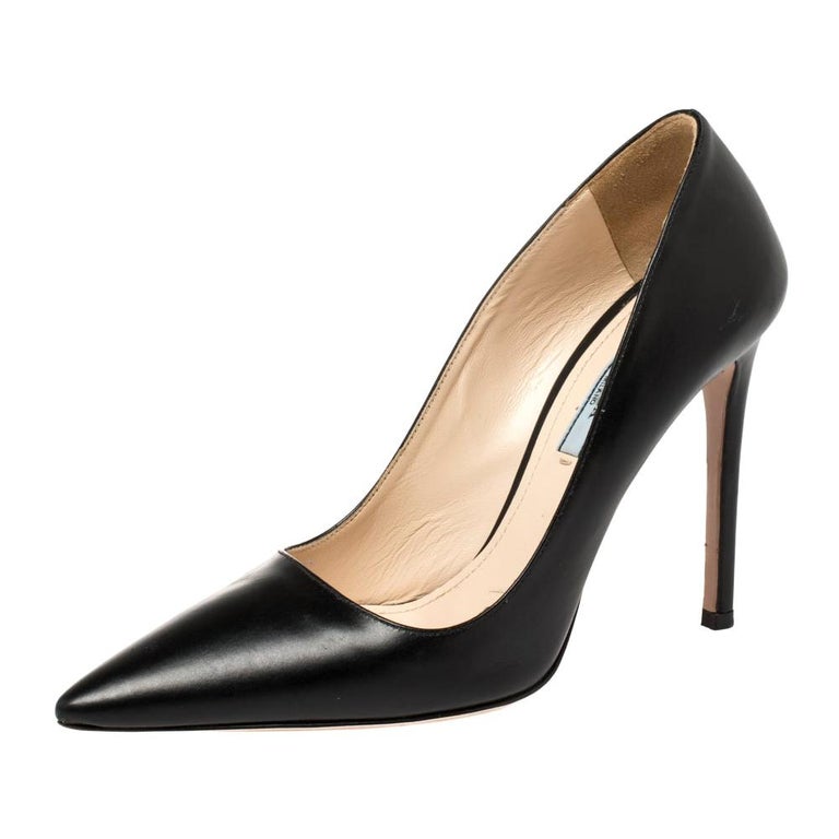 Kanon Mere brud Prada Black Leather Pointed Toe Pumps Size 39 For Sale at 1stDibs