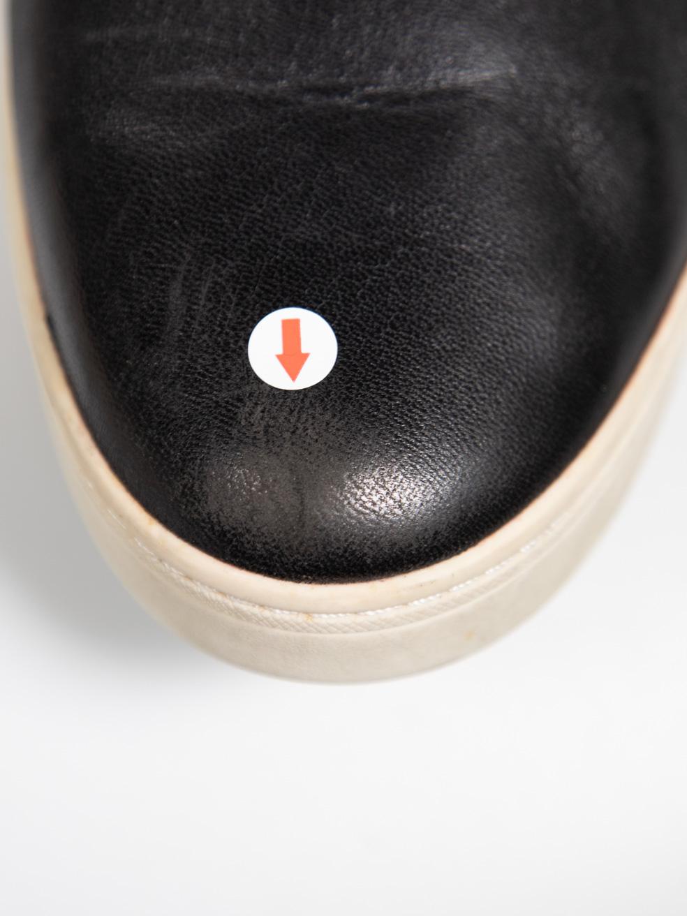 Chaussures à semelles compensées en cuir noir Taille IT 37.5 en vente 2
