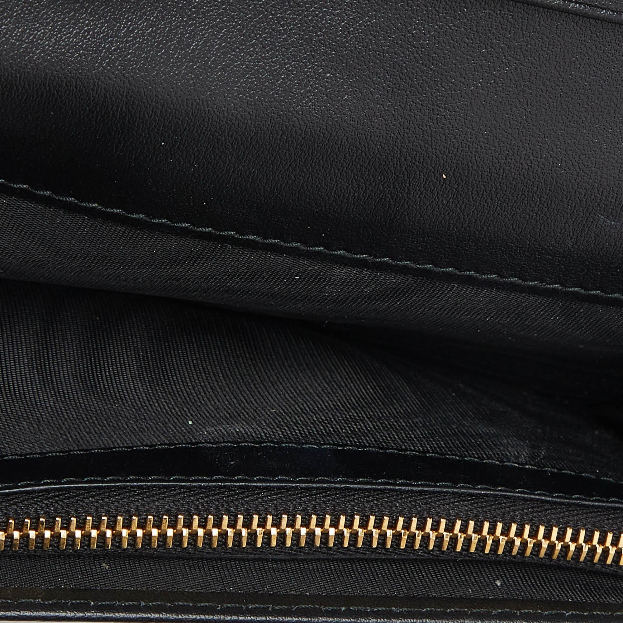 Prada Black Leather Saffiano Leather Wallet In Good Condition In Dubai, Al Qouz 2