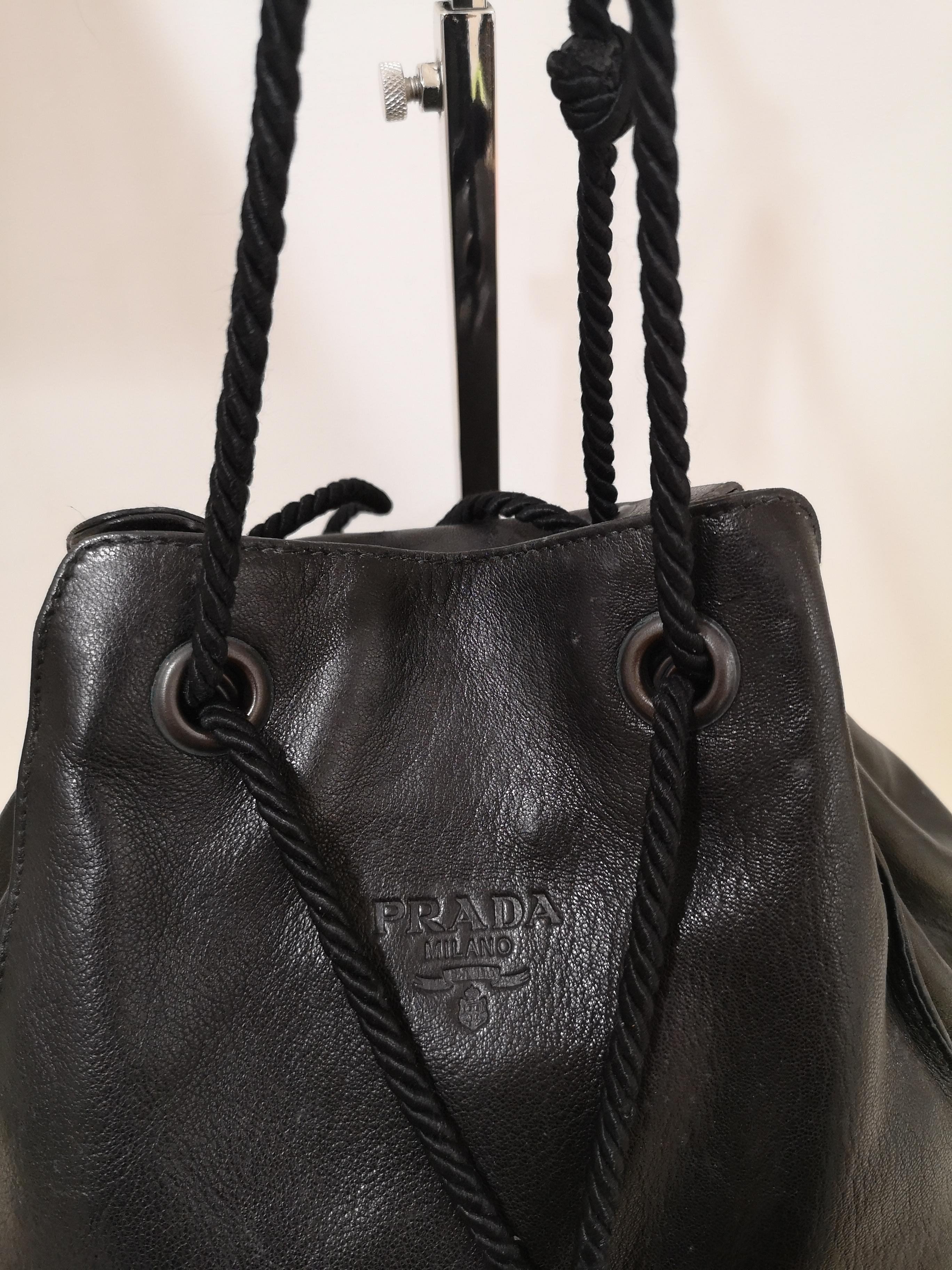 Prada black leather satchel
Prada Milano black soft leather totally made in italy
measurements: 28 * 28 cm * 24 cm depth