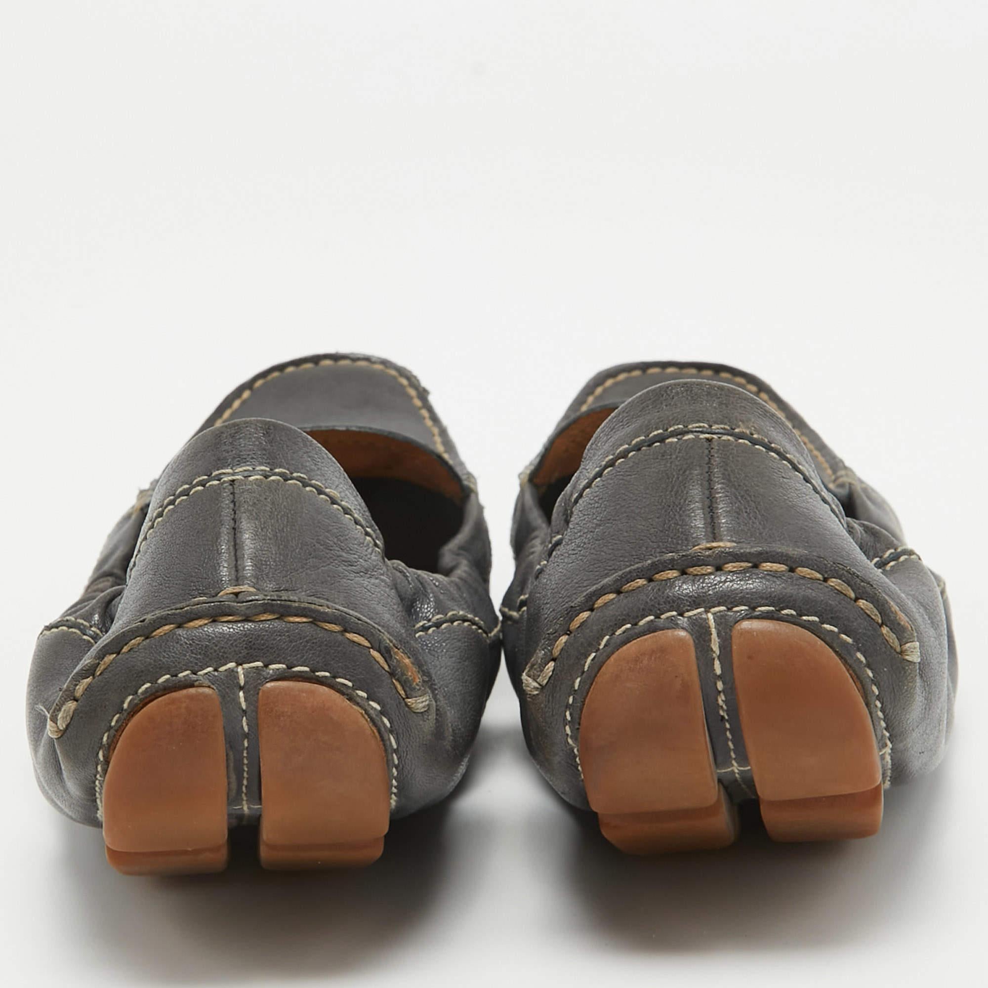 Prada - Ballerines en cuir noir Taille 36 Pour femmes en vente
