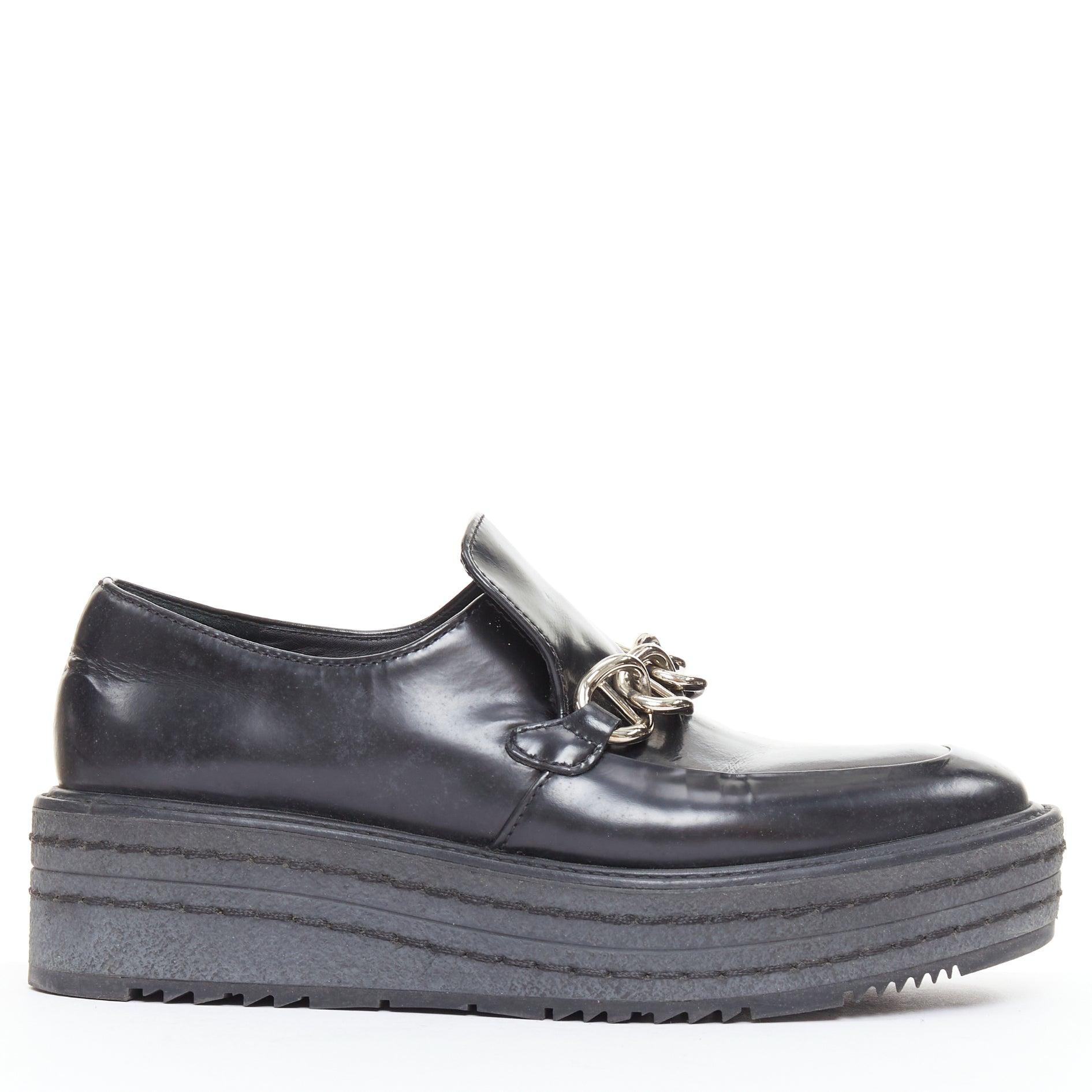 PRADA Schwarzes Leder Silber Kette geschichtet Plattform Brogues EU36
Referenz: GEGG/A00226
Marke: Prada
Designer: Miuccia Prada
MATERIAL: Leder
Farbe: Schwarz, Silber
Muster: Solide
Verschluss: Slip On
Innenfutter: Schwarzes