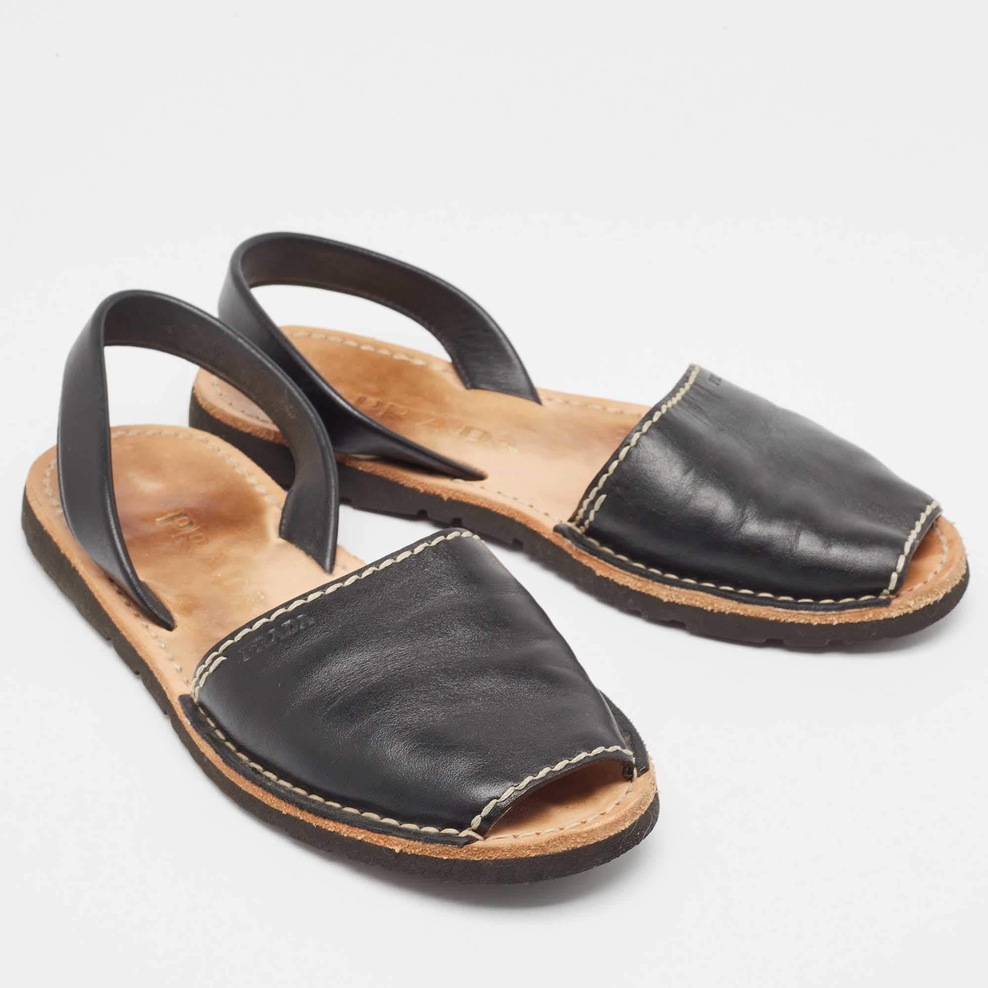 Prada - Escarpins en cuir noir - Taille 39,5 État moyen à Dubai, Al Qouz 2