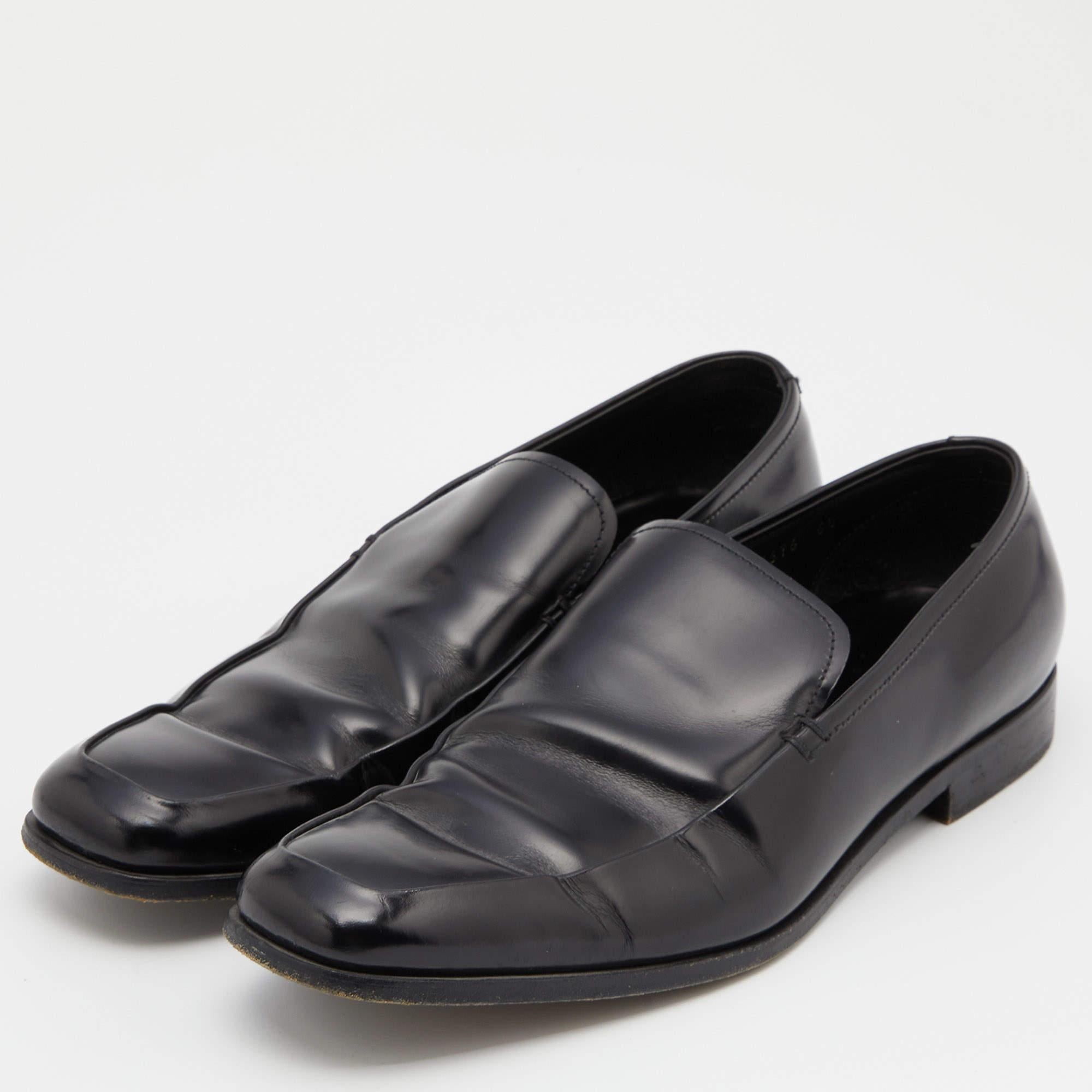 Praktisch, modisch und strapazierfähig - diese Designer-Slipper sind sorgfältig hergestellt, um Ihren täglichen Stil zu begleiten. Sie werden aus den besten MATERIALEN hergestellt und sind ein wertvoller Kauf.