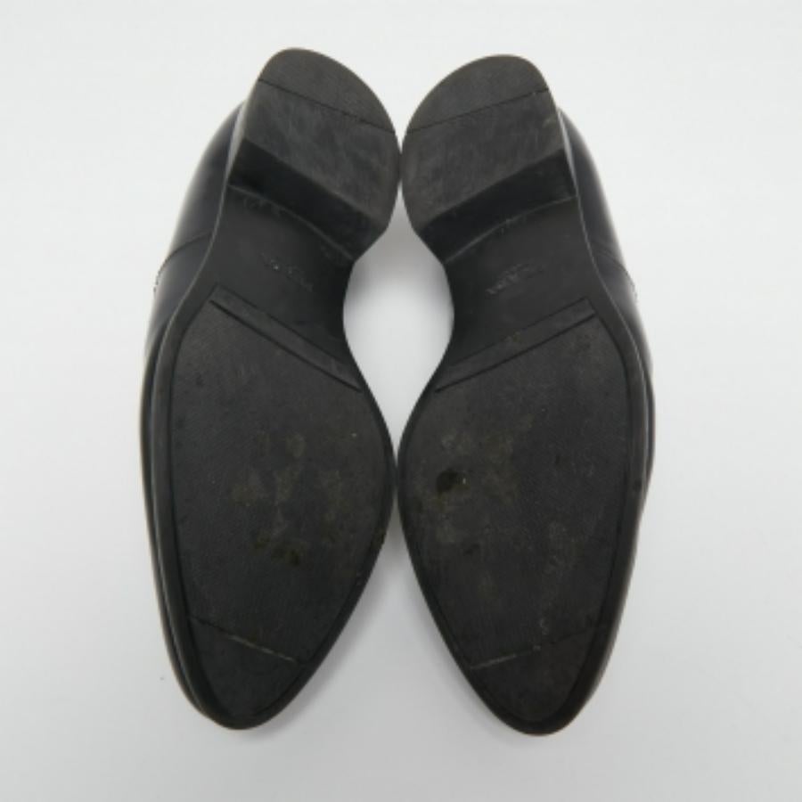 Nero Mocassini Prada in pelle nera taglia 40.5 in vendita