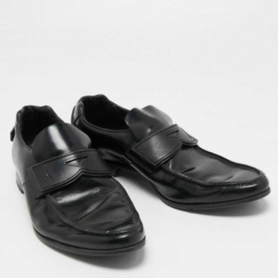Mocassini Prada in pelle nera taglia 40.5 in vendita 1