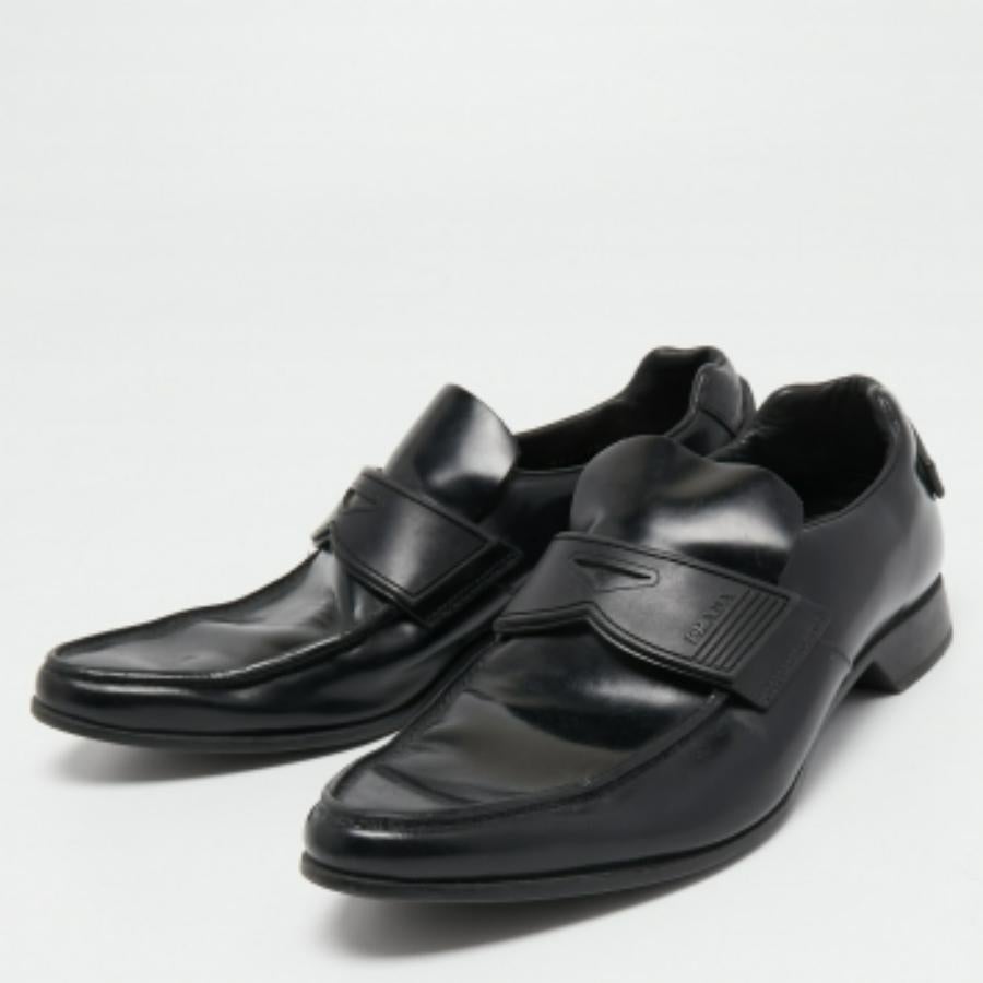 Mocassini Prada in pelle nera taglia 40.5 in vendita 3