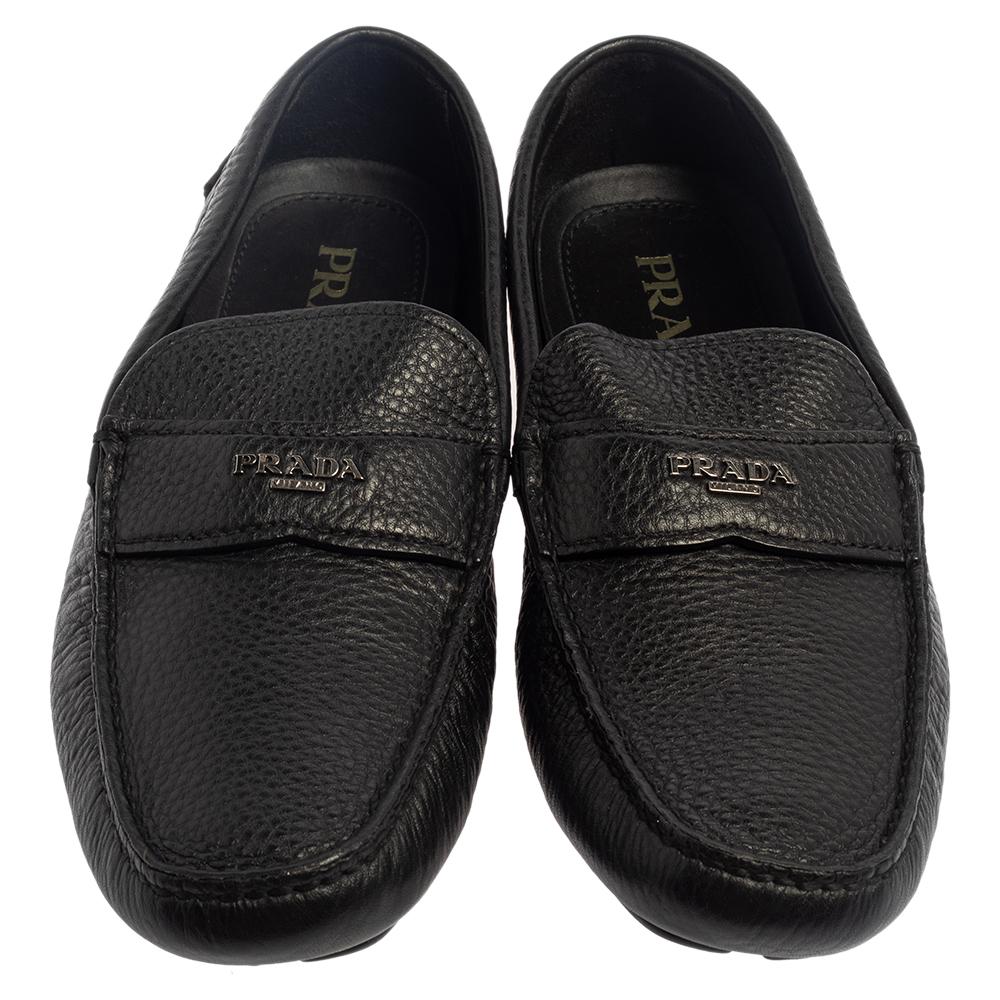 Prada Black Leather Slip On Loafers Size 42 In Good Condition In Dubai, Al Qouz 2