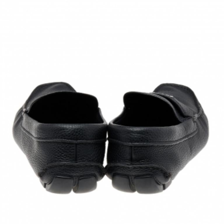 Noir Prada - Mocassins en cuir noir, taille 42.5 en vente