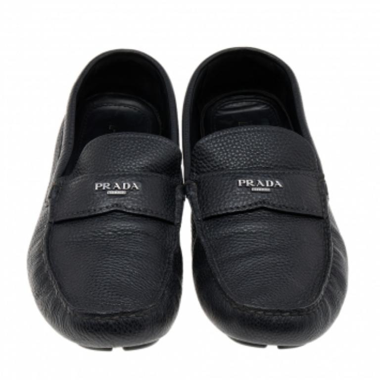 Prada - Mocassins en cuir noir, taille 42.5 Bon état - En vente à Dubai, Al Qouz 2