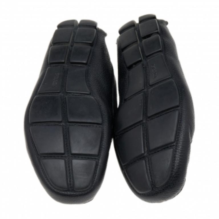 Prada - Mocassins en cuir noir, taille 42.5 en vente 2