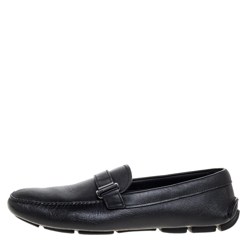 Look sharp and neat with this pair of loafers from Prada. They have been crafted from black leather and designed with the brand label accent on the uppers. The pair is complete with comfortable insoles and rubber-accented soles.

